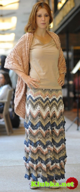 Юбка с подиума узором зигзаг от дизайнера одежды Ванессы Монторо