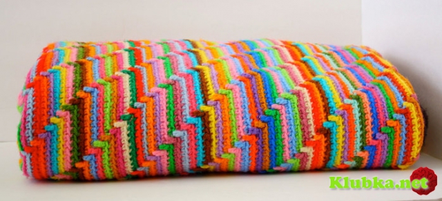 Полосатое вязаное одеяло 
