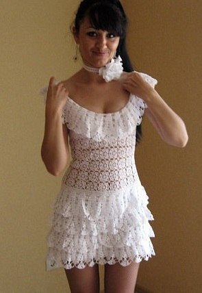 Очаровательное белое платье