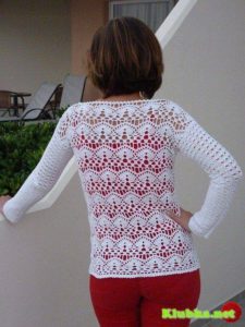 Пуловер с кружевным узором